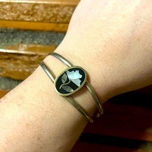 Alpaca Mexico silver abalone flower bracelet